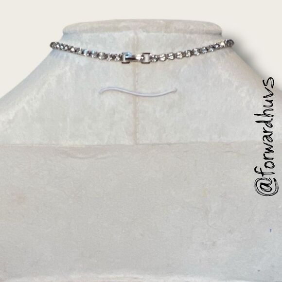 Vintage Mid-Century Rhinestone Necklace – Floral Cluster with Teardrop Pendant - Picture 7 of 11